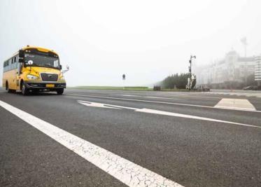 Terrible accidente en China; Autobús escolar atropella a varias personas, mueren 11