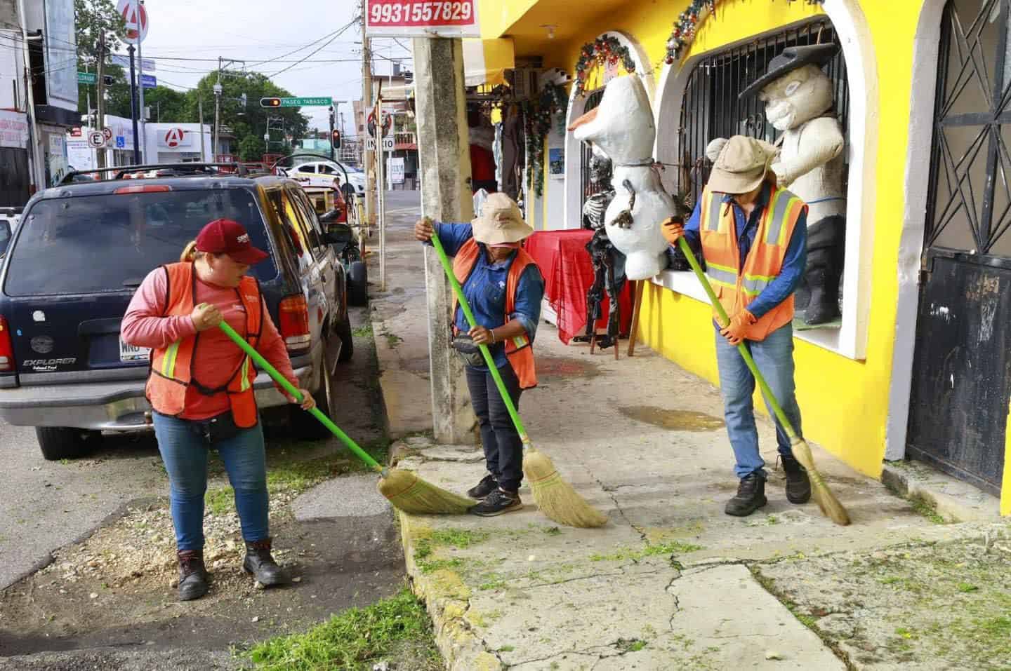 Participan colonos en Jornada Integral de Limpieza en calles del centro de Villahermosa