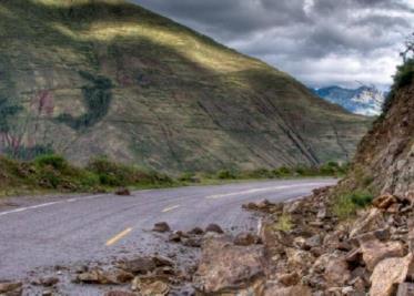 Pelea sobre ruedas: trailero se defiende y evita que lo asalten en la Puebla-Orizaba