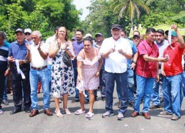 Gobierno de Comalcalco le cumple a Lázaro Cárdenas al inaugurar importante obra de rehabilitación de la pavimento