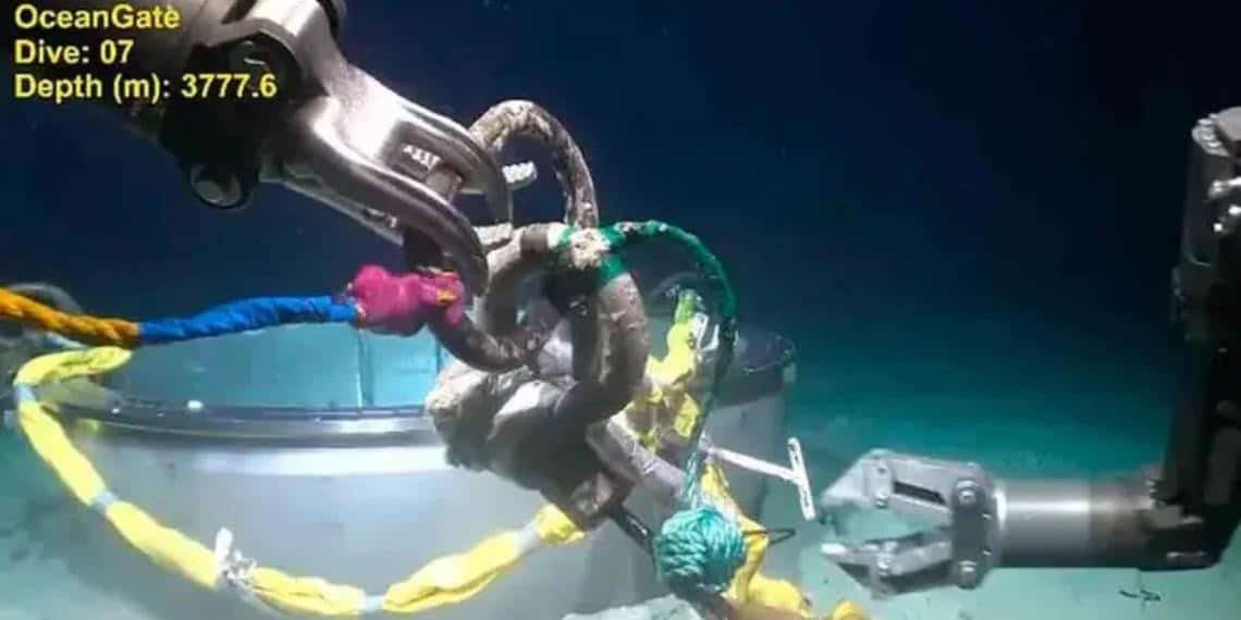 Inquietante video muestra el rescate de los restos del submarino Titán del fondo del océano
