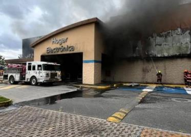 Se incendia Walmart en Zapopan