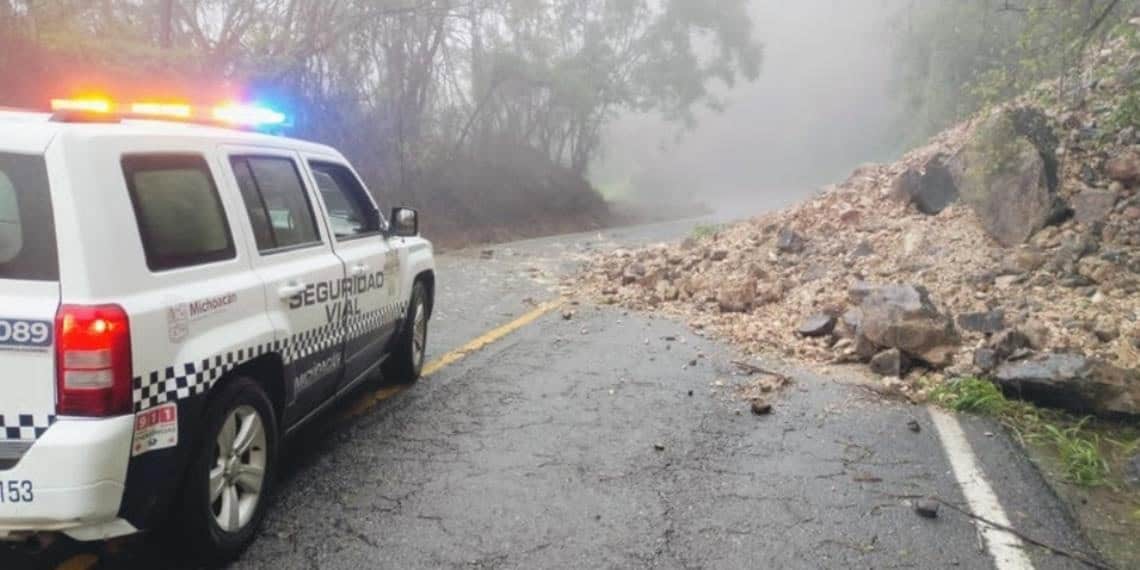 Colapsan puentes y caminos por lluvias derivadas de 'John'