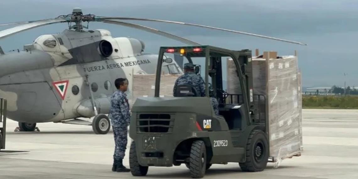 Sedena y Guardia Nacional envian víveres a afectados en Acapulco por huracán 'John'