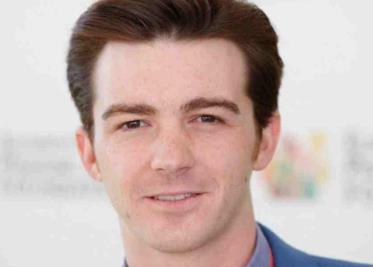 Captan a Drake Bell cantando en una boda en Tijuana