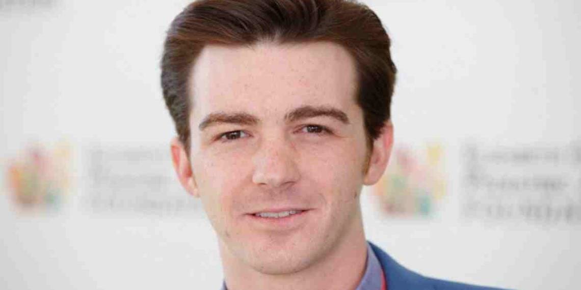 Captan a Drake Bell cantando en una boda en Tijuana