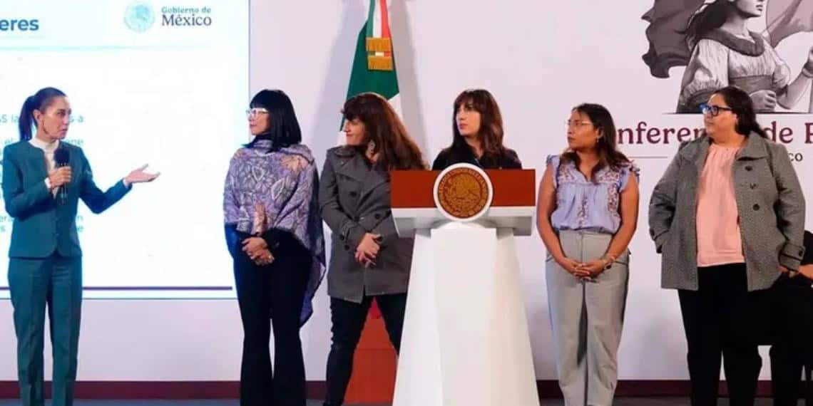 Por mandato presidencial, habrá 'Cartilla de las mujeres'; ésta será la fecha de distribución
