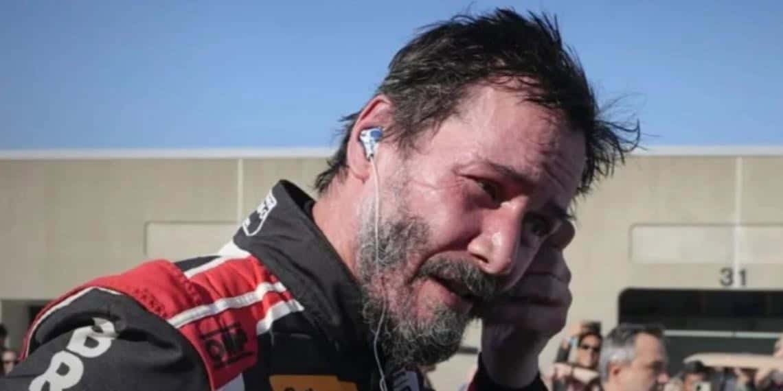 Keanu Reeves se sale de la pista en su debut en las carreras automovilísticas profesionales