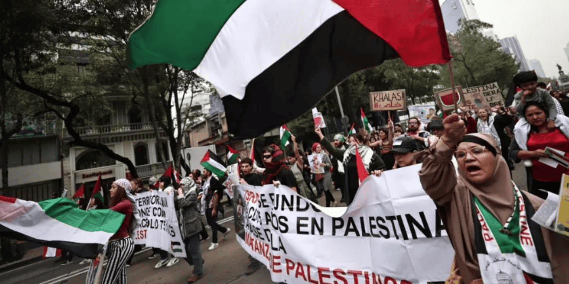 Mexicanos piden a Sheinbaum romper relaciones con Israel, a un año de la guerra en Gaza