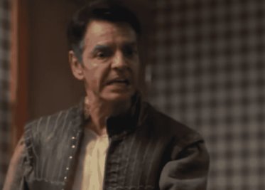 Eugenio Derbez regresa a la televisión mexicana con la serie "Y llegaron de noche"