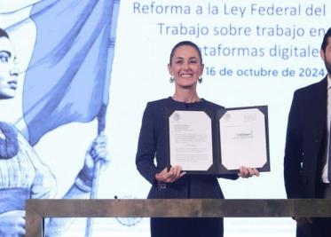 Sheinbaum firma decreto de reforma para que repartidores de plataformas digitales cuenten con prestaciones de ley