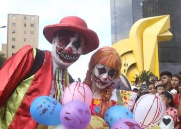 ¡De terror! Marcha zombie se apodera de CDMX; 3 mil muertos vivientes caminan al Zócalo