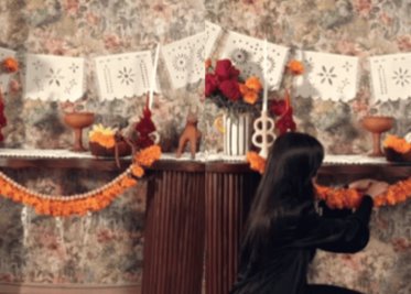 Critican a Yuya por poner un altar de Día de Muertos demasiado aesthetic