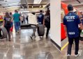 Fanático de la F1 presume peculiar souvenir del GP de México