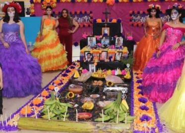 Inauguran altar de muertos tradicional en la Biblioteca Pino Suárez