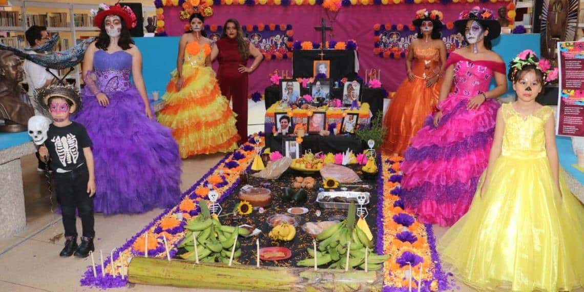 Inauguran altar de muertos tradicional en la Biblioteca Pino Suárez