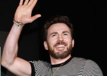 Chris Evans ha sorprendido en su paso por la alfombra roja.