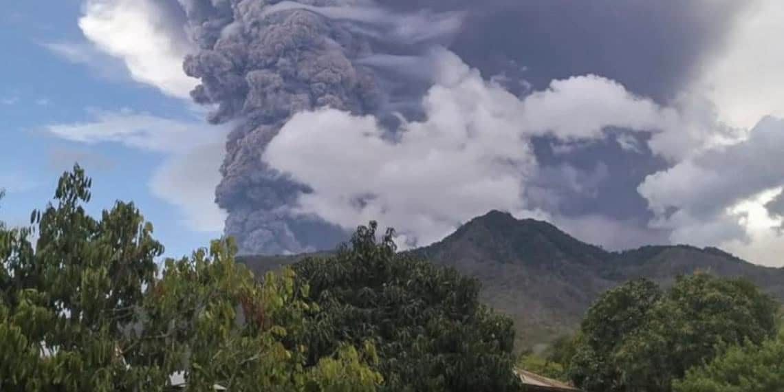 Erupciona volcán por segunda vez en la semana; van 9 muertos en Indonesia | VIDEO