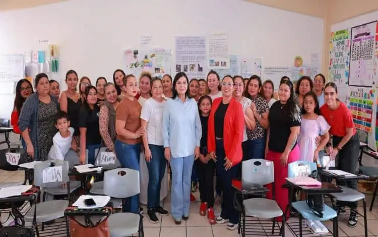 Yolanda Osuna encabeza la conclusión de talleres del Programa Mujeres al Centro